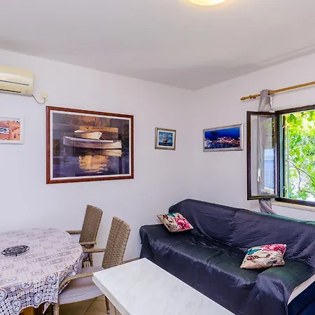 Ferienhaus Holiday Home Slano Majkovi-Ratac *
