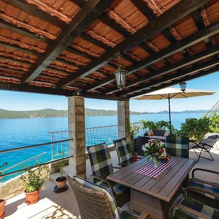 Majkovi-ratac بيت للعطل *